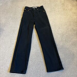 Black Levi’s ribcage straight ankle jeans
